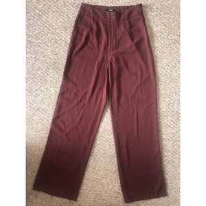 High rise, classic pants in burgundy